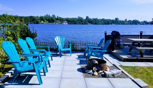 Waterfront East Lake Cottage Sandbanks Area