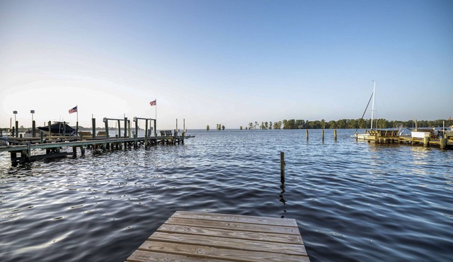 Waterfront Edenton Bay Cottage - Walk to Dtwn