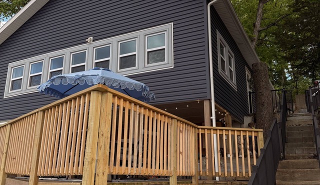 Waterfront Escape w/Hot Tub. Perfect Family Getaway