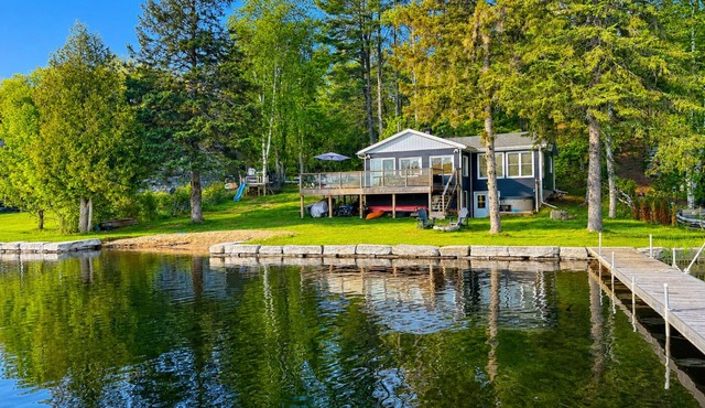 Waterfront Family Cottage with Private Beach and Hot Tub