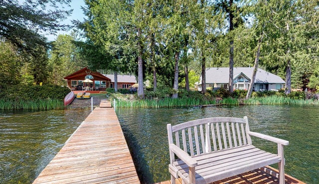 Waterfront, family friendly home w/dock & kayaks - dogs welcome