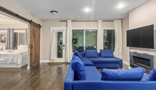 Waterfront, Fireplace, 90 min Banff, AC