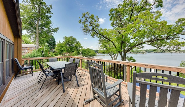 Waterfront Fox Lake Vacation Rental w/Fire Pit!