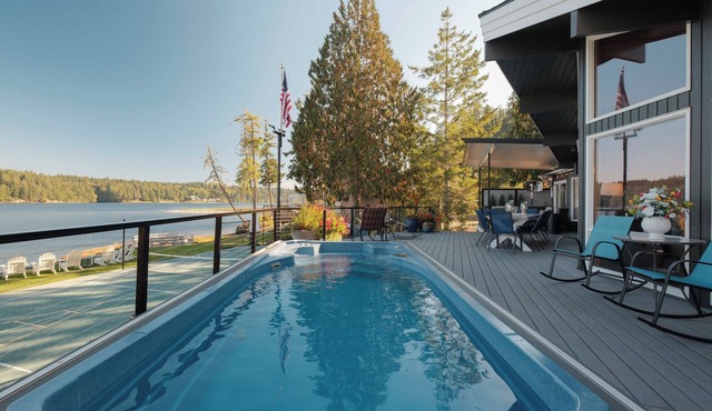 Waterfront Fun Starts Here! Endless activites- Pickleball, Pool, Sauna, Kayaks and more!