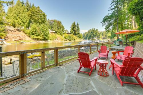 Waterfront Gem on Lake Saint Clair w/Private Deck