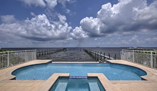 Waterfront Gem w/Pool & Dock in Apollo Beach