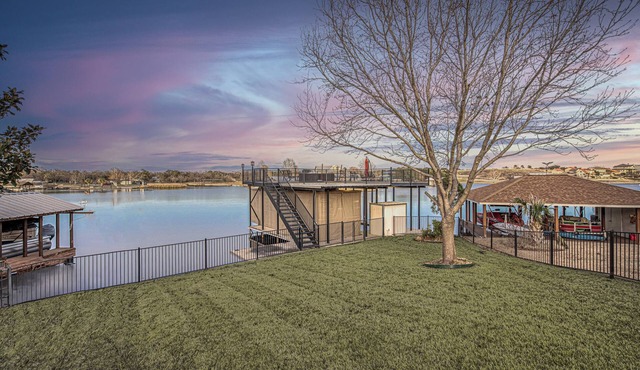 Waterfront Getaway Hot Tub, Dock & Views