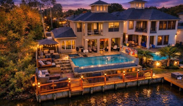 Waterfront Getaway Heated Pool+Jacuzzi & Game Room