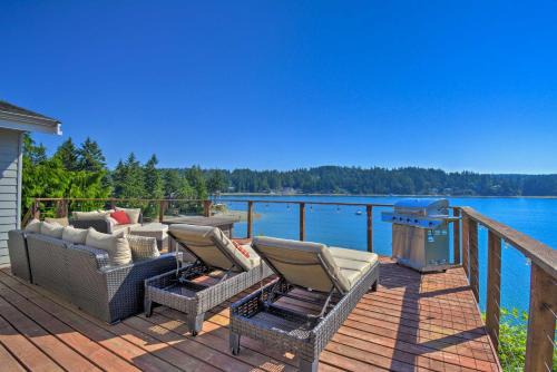 Waterfront Gig Harbor Home w/Furnished Deck