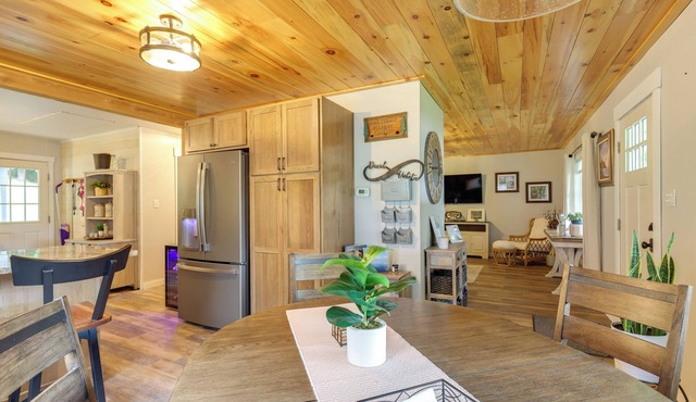 Waterfront Haven W/custom Bi-level Lakefront Deck