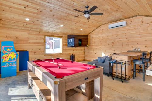 Waterfront Haven w/custom bi-level lakefront deck