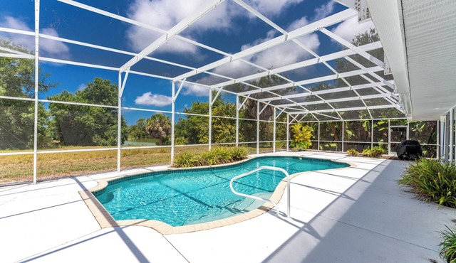 WATERFRONT, HEATED POOL, 3/2/2 single-family Rotonda West Home