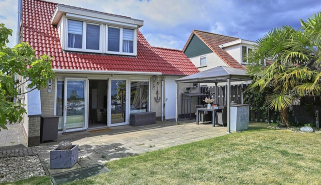 Waterfront holiday home with a large garden