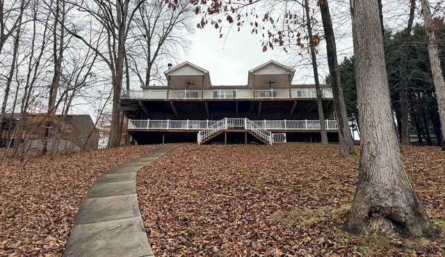 Waterfront home in Jacksboro near Twin Cove Marina and ATV trails