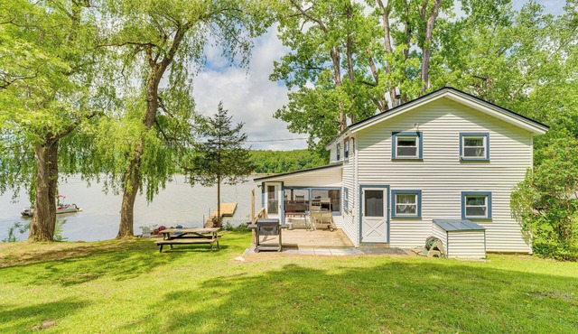 Waterfront Home on Lake Champlain w/Dock & Kayaks