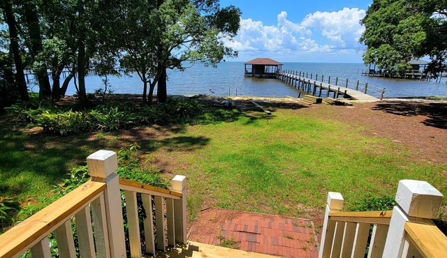 Waterfront home on Mobile Bay w/pier for watching sunsets, swimming/fishing.