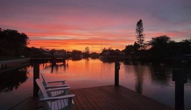 Waterfront Home -Private Dock,Pool,Hot Tub,cold plunge, Kayaks, Paddleboards,