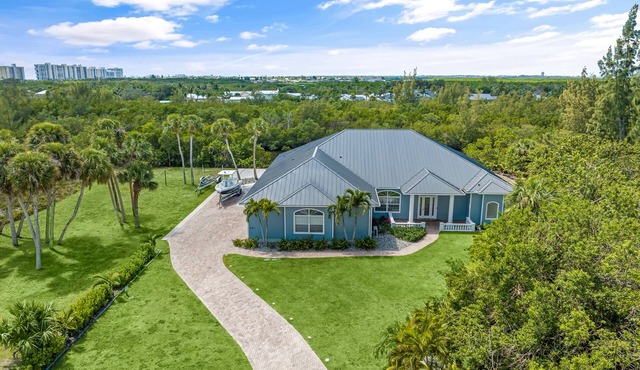 Waterfront home/steps to the beach/private dock/heated pool/spa
