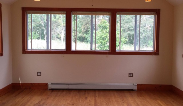 Waterfront Home With Recreational Dock! Great For Rafting, And Close To Beaches