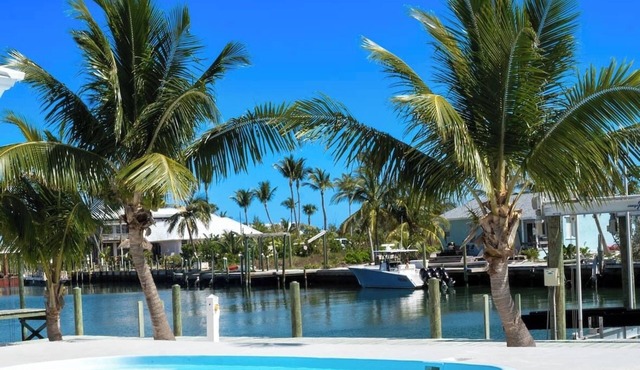 Waterfront home with pool in Treasure Cay