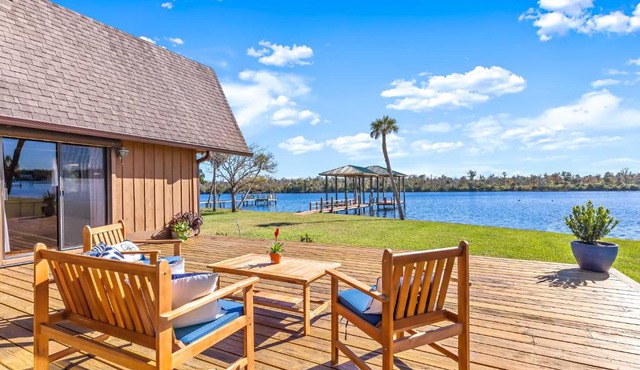 Waterfront Homosassa Family Getaway with Dock!