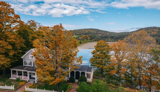 Waterfront House on Dewey Pond, Quechee