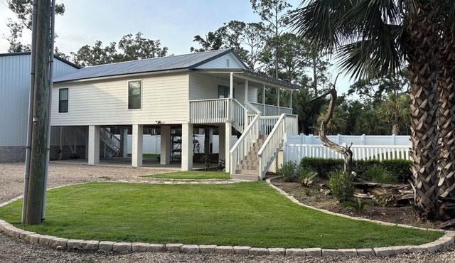 Waterfront House with floating Boathouse, can sleep 7: 5 Adults and 2 Kids