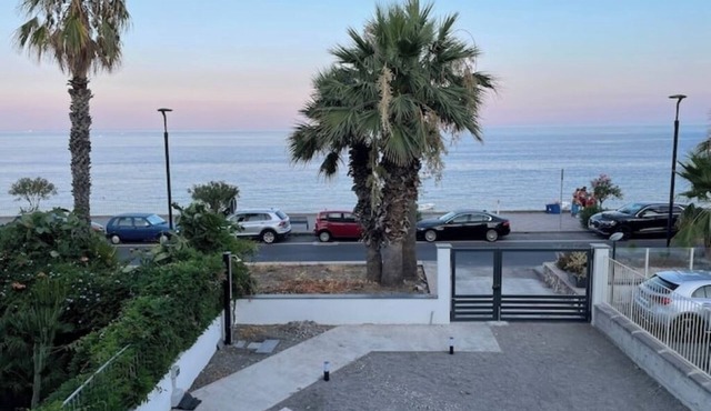 Waterfront 2-bedroom apartment near Taormina in charming Sant'Alessio Siculo