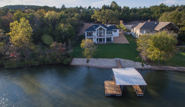 Waterfront, kayaks, dock in resort