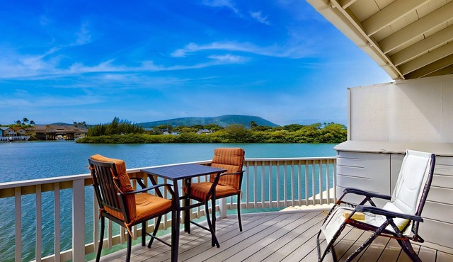 Waterfront Kuapa Isle gem with Koko Crater views & pool - by the beach