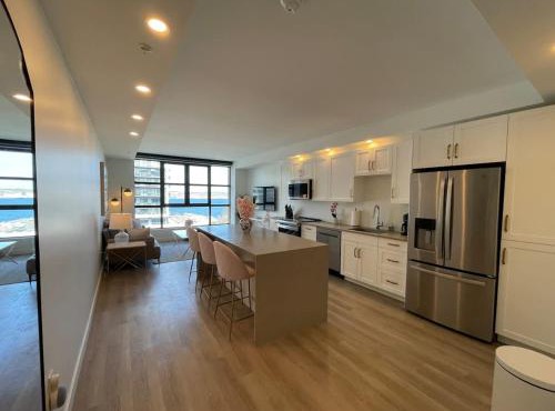 Waterfront large 1 BR with 6 appliances & gym