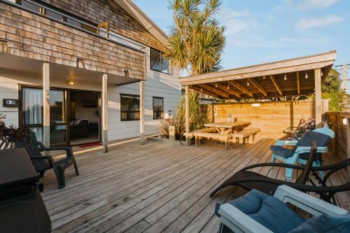 Waterfront location with estuary outlook and ocean beach access - sleeps 19