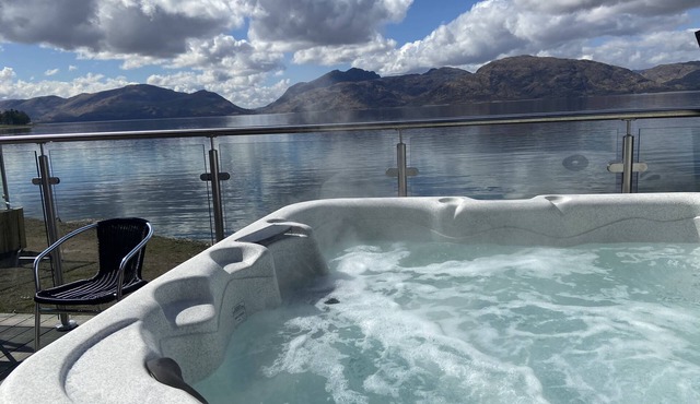 Waterfront Lodge 2 with Hot Tub - sleeps 5 guests in 2 bedrooms