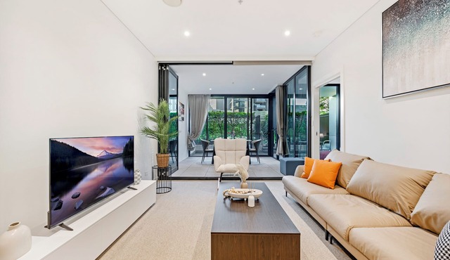 Waterfront Luxury 2B2B with Views