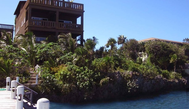 Waterfront Luxury 3 Bedroom w/Pool and Dock