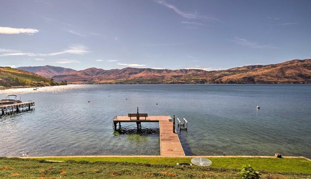 Waterfront Manson Cabin on Lake Chelan w/Deck!