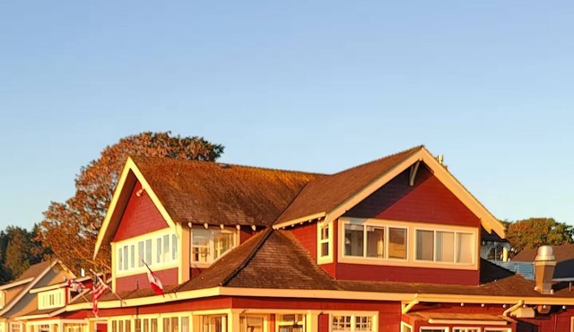 Waterfront Maple Beach House available as 1, 2 or 3 Bed with 3 Ensuite Baths