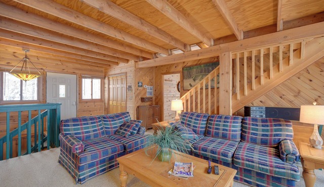 Waterfront Nelson Lake Cabin w/Boat Dock!