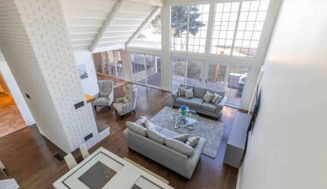 Waterfront Niagara Home w/ Hot tub & Fire table