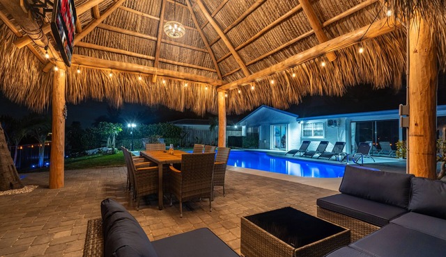 Waterfront Oasis w/Pool, Minigolf & TikiHut! Perfect for Families