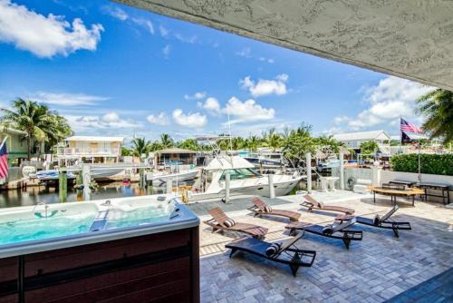 Waterfront Oasis with hot tub
