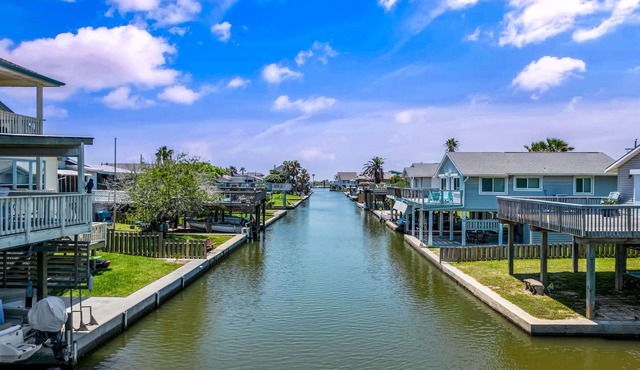Waterfront on Bay +Beach+Kayak+ShuffleBoard+Cornhole+Great Fishing