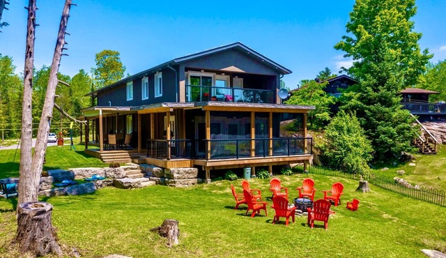 Waterfront paradise Casa with hot tub