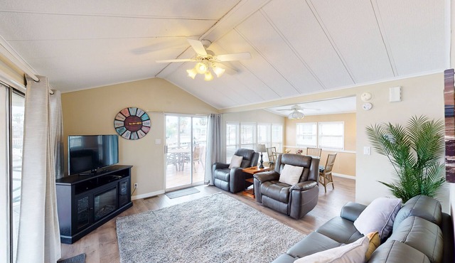 Waterfront Park Model Home w/boat slip & shared pools, hot tub,tennis, gym