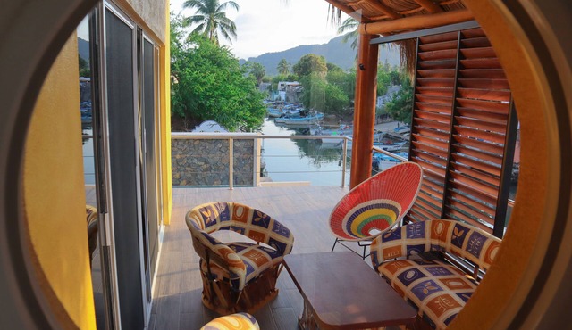 WATERFRONT PENTHOUSE 75m2 WITH PRIVATE PALAPA TERRACE- INFINITY POOL