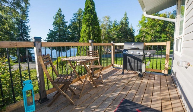 Waterfront-Pet Friendly-HotTub-Firepit-BBQ