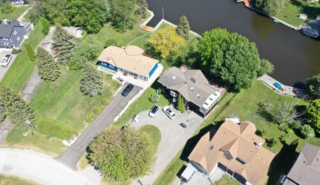 Waterfront, private beach, cottage, deck