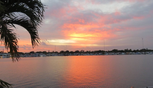 Waterfront property in private park for seniors