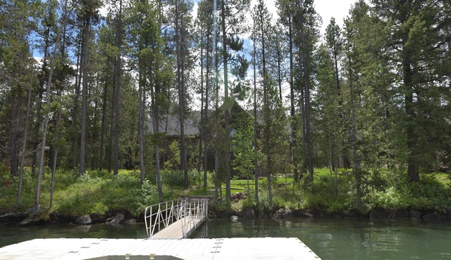 Waterfront Redtail Retreat Lodge in Silverhawk Subdivision, Island Park Idaho