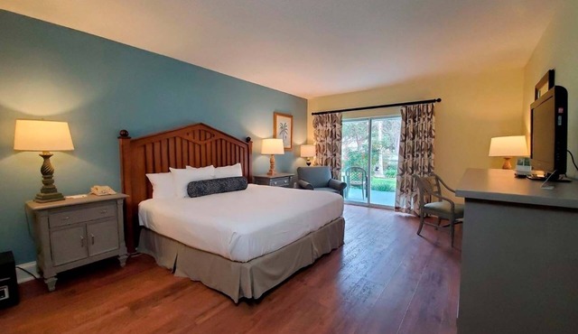 Waterfront Resort | Pools, Dining & Adventure on Crystal River